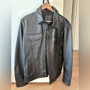 Levis leather trucker jacket, M